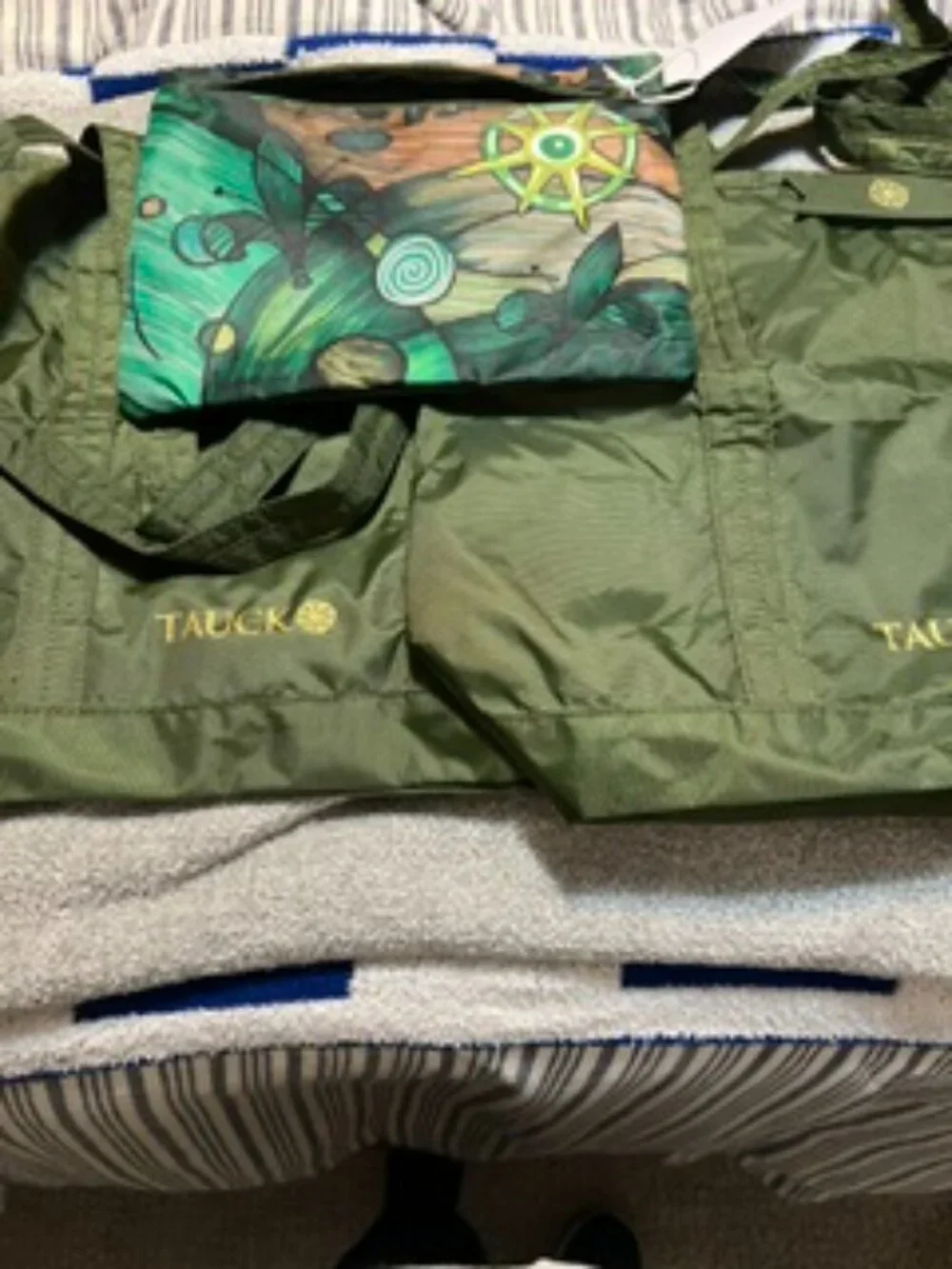 NWT Two Tauck Nylon Foldable Tote Bags Plus 2 Matching Zippered Pouches